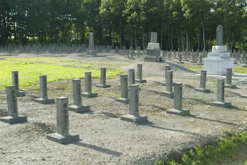 篠津山墓地